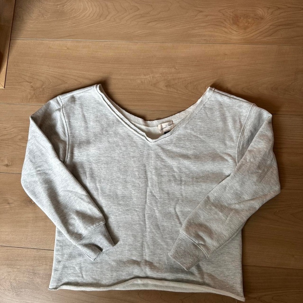 Universal Thread Light Gray V-Neck Pullover Sweater